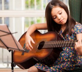 Detská gitara. Ako vybrať najlepšiu gitaru pre deti?