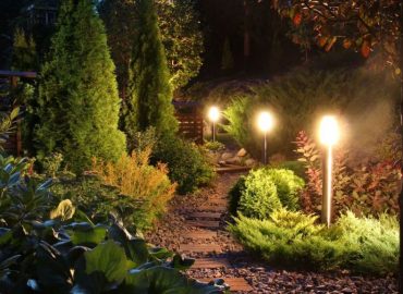 Ako vybrať vonkajšie svietidlá do Vašej záhrady?
