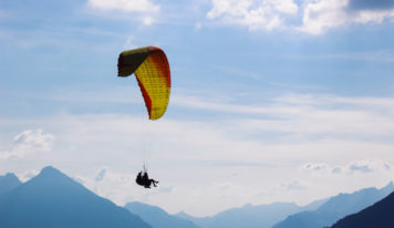 Tandemový zoskok, šport pre milovníkov adrenalínu. Ako začať?