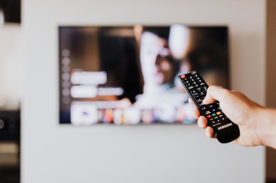 7 nesporných výhod internetovej televízie v porovnaní s bežnou TV