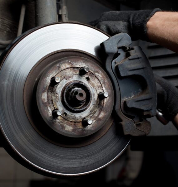 Brzdový systém auta: ako často meniť jednotlivé súčasti, ako predĺžiť ich životnosť a ako odhaliť možné problémy?