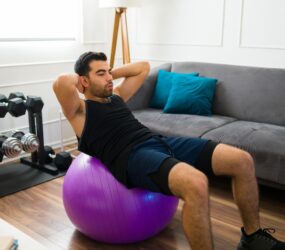 Ako regenerovať po tréningu doma: Tipy pre aktívny oddych