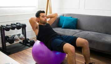 Ako regenerovať po tréningu doma: Tipy pre aktívny oddych