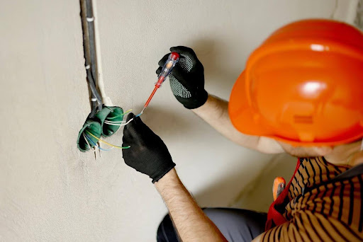 Zásuvka na 400V: kde sa používa a aké spotrebiče ju vyžadujú